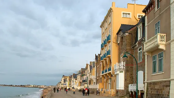 https://www.saint-malo-tourisme.com/offres/creperie-des-ambassadeurs-saint-malo-