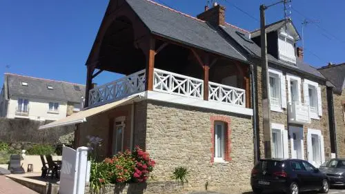 (1) Nadia Juin Ballet Baz - saint malo façade maison