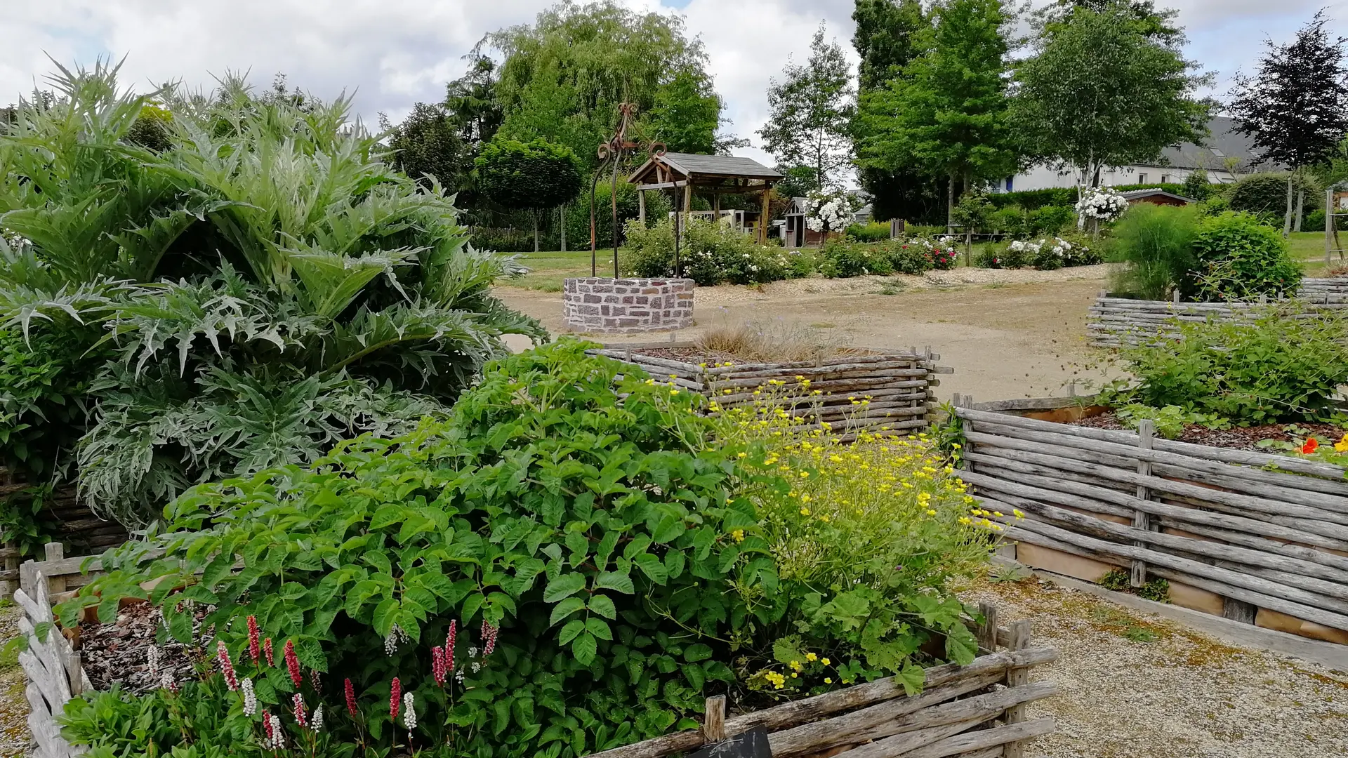 Le jardin médiéval à Bédée