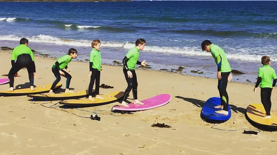 Émeraude Surf School Saint-Lunaire - Leçon de surf