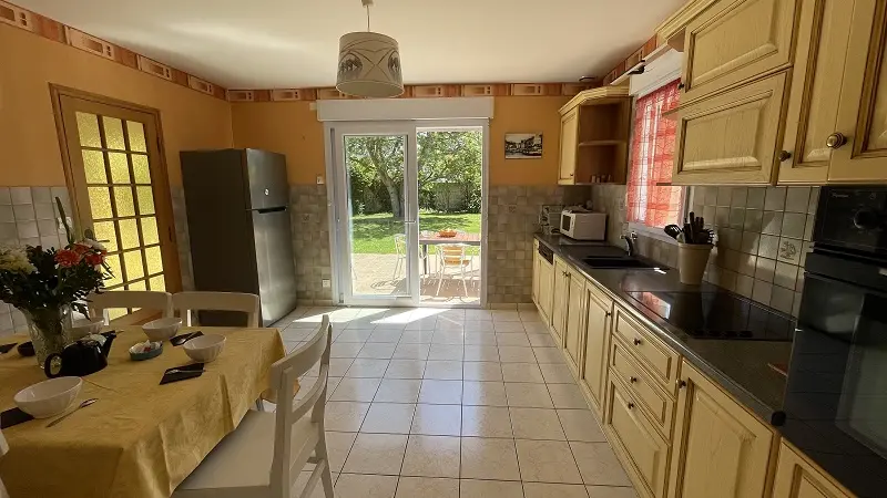 11-Dinard-gîte10 personnes-Le Clos Brizeux- cuisine1