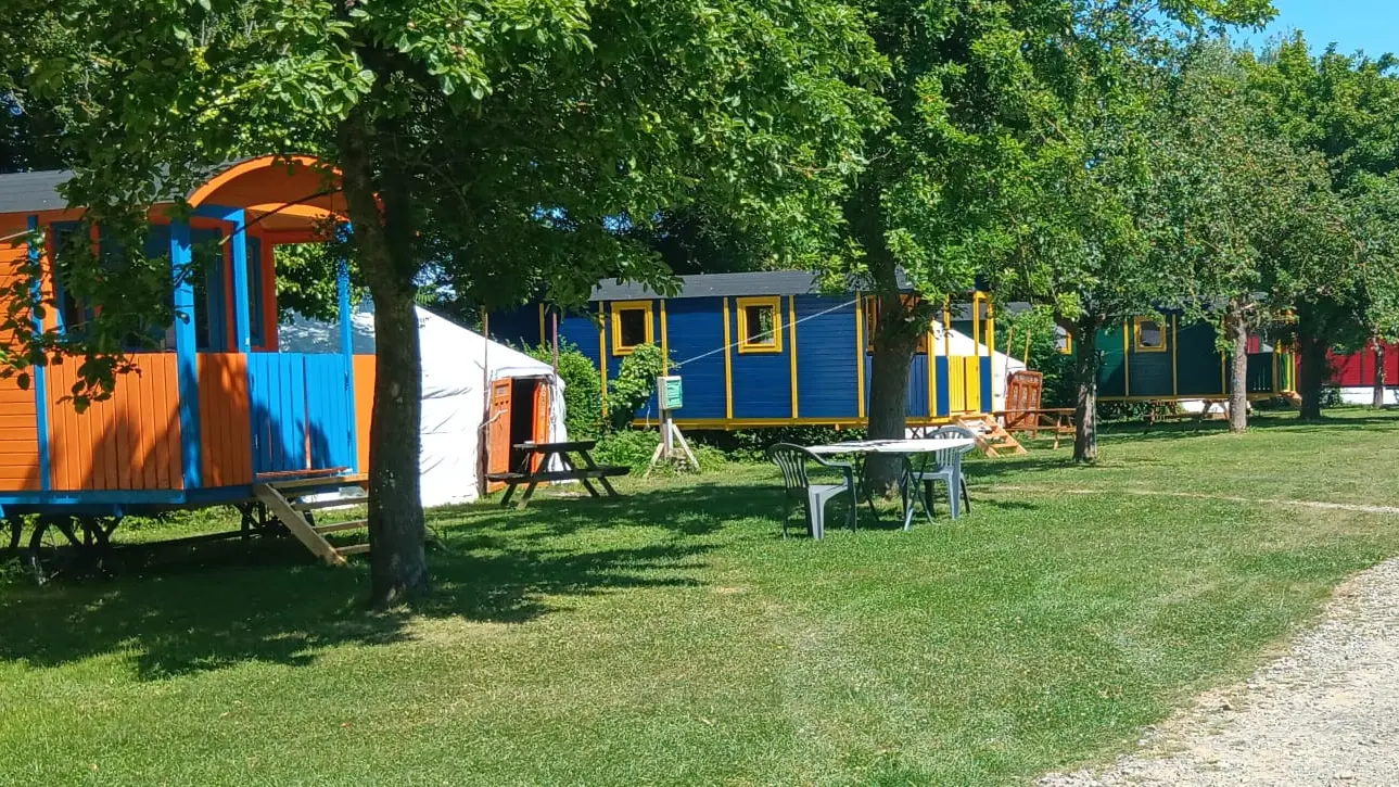 terrain exterieur Camping le Village insolite St Benoît des Ondes