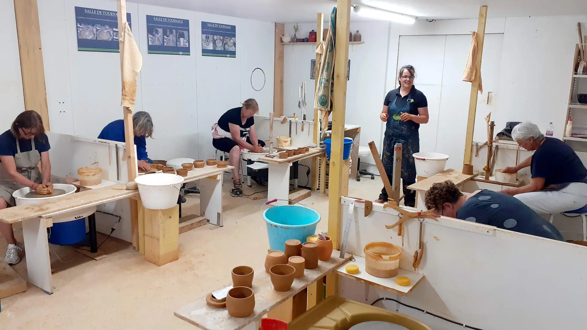 SALLE DE COURS DE TOURNAGE POTERIE-La poterie de Sandra-