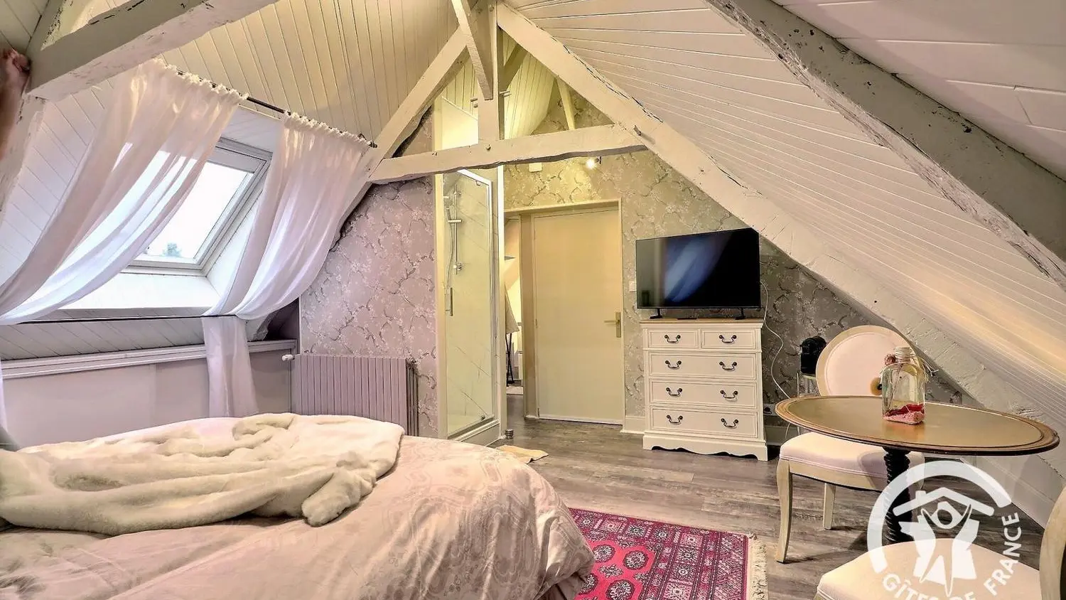 Chambres d'hôtes - Les Hôtes de la Motte - St Jouan - vue exterieurvue chambre 3