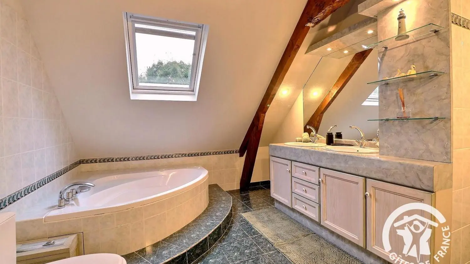 Chambres d'hôtes - Les Hôtes de la Motte - St Jvue salle de bain suite familiale