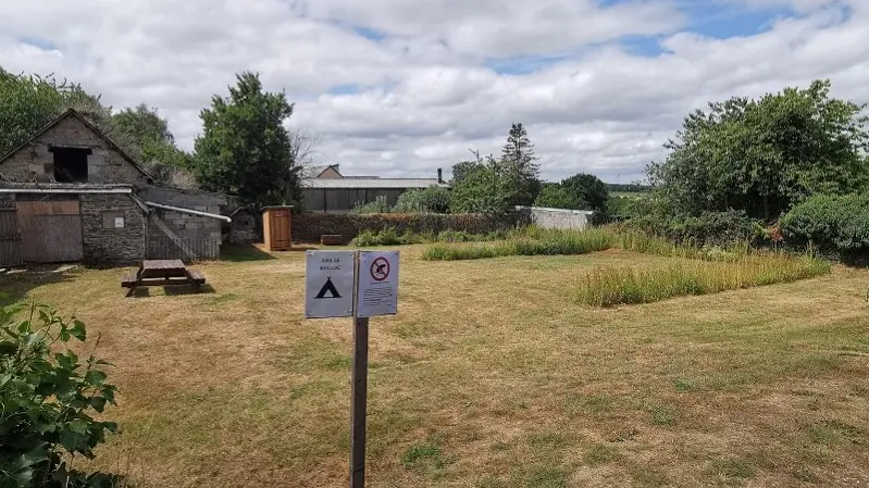 Aire de bivouac à Bazouges-la-Pérouse