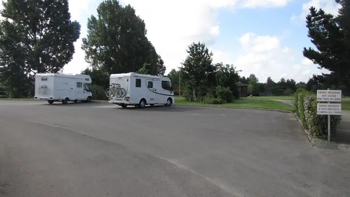 Aire camping-car St-Meen-le-Gd