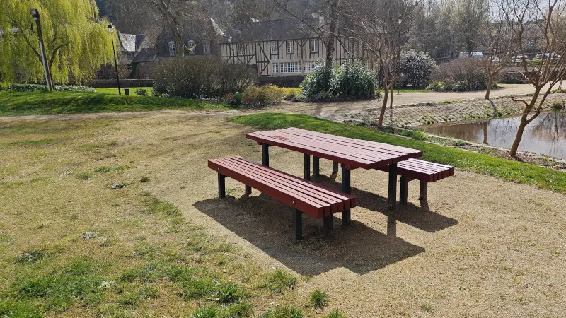 Aire de Pique Nique Bas jardin OTDF (5) 800