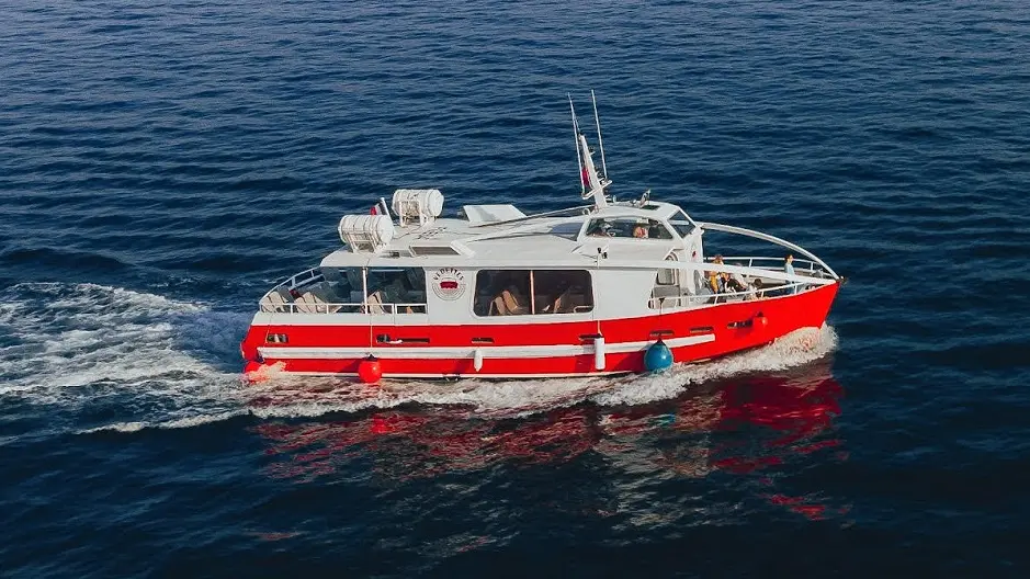 BATEAUX ROUGES