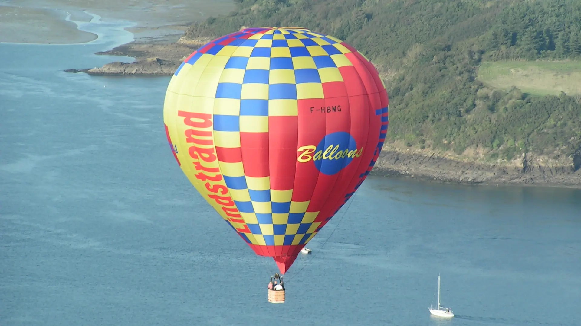 Ballons d'Emeraude - Ballon coloré sur la Rance 1