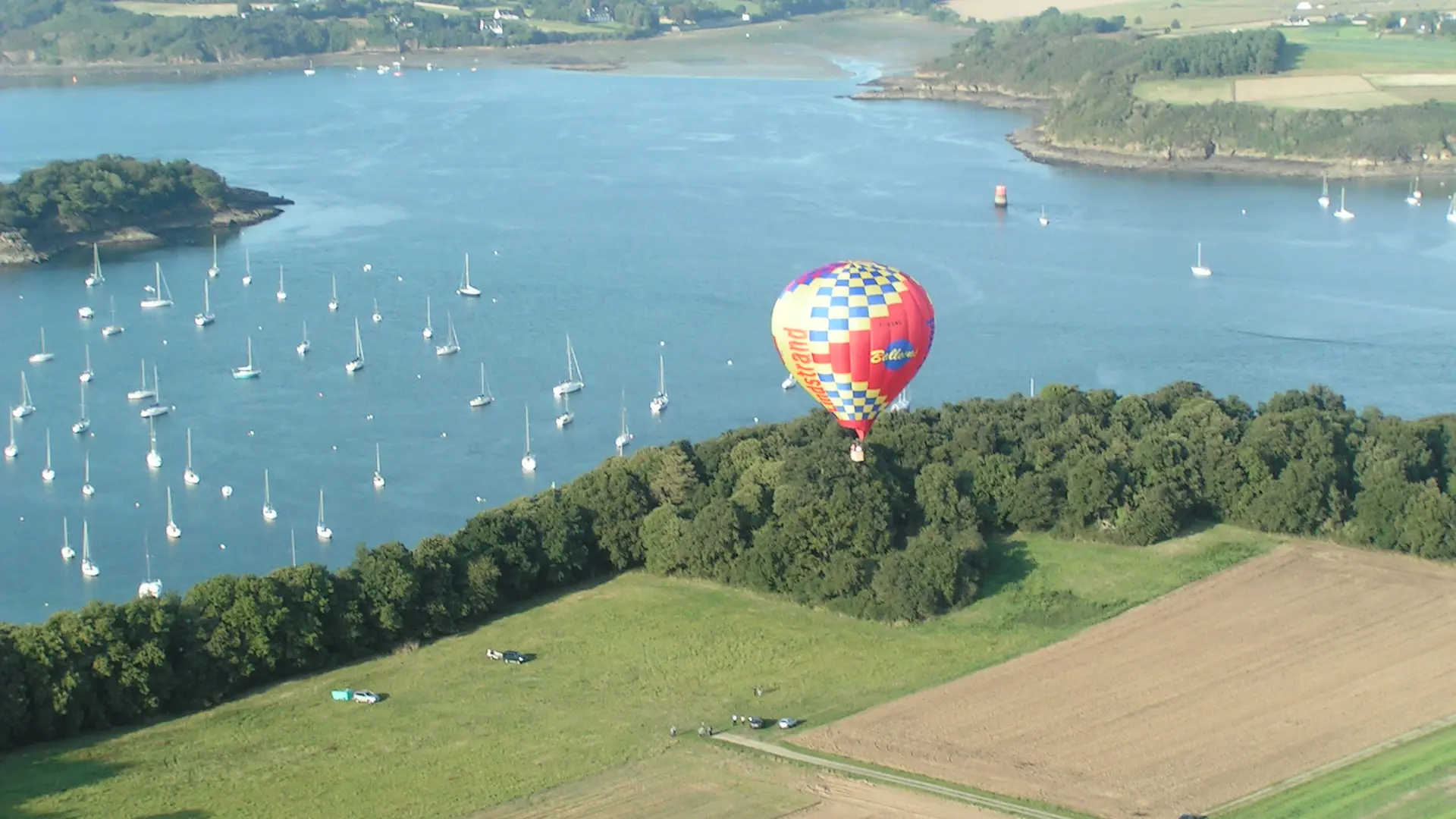 Ballons d'Emeraude - Ballon coloré sur la Rance 2