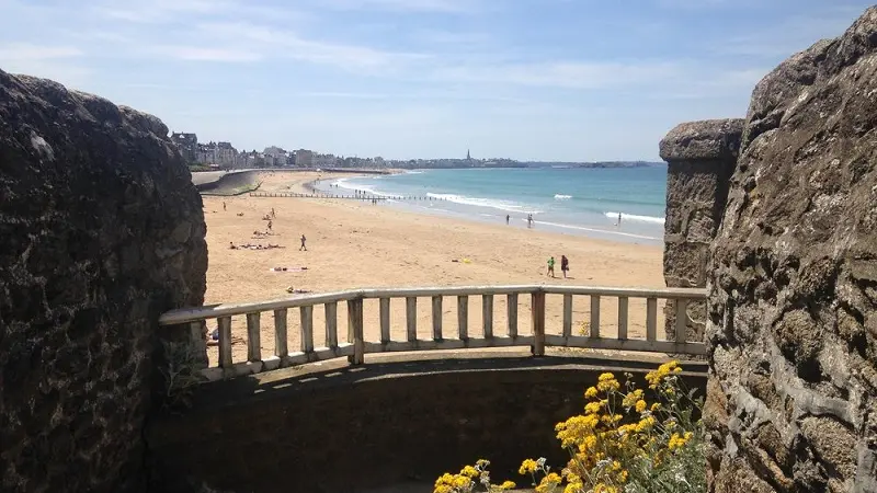 Passage privé depuis la résidence vers le Belvédère  - M. et Mme Louet - St Malo