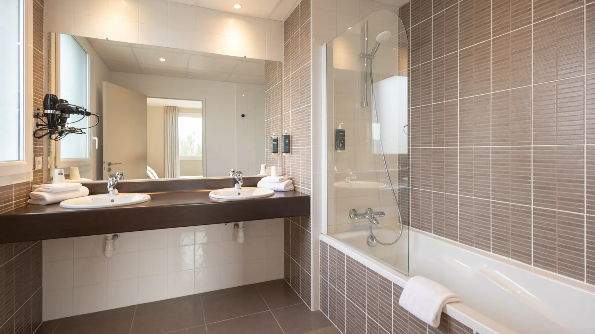 BritHotel-Chambre sdb suite privilege