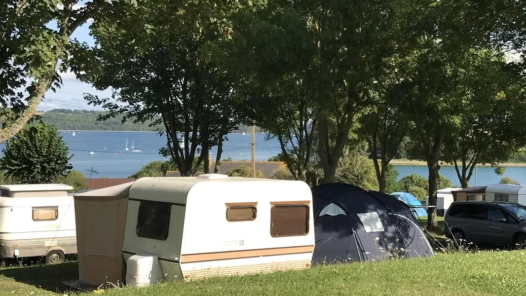 Camping-Le-Rivage-Le-Minihic-caravane-et-tentes-2