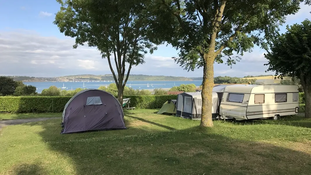 Camping-Le-Rivage-Le-Minihic-sur-Rance-emplacement-tente-et-caravane-2