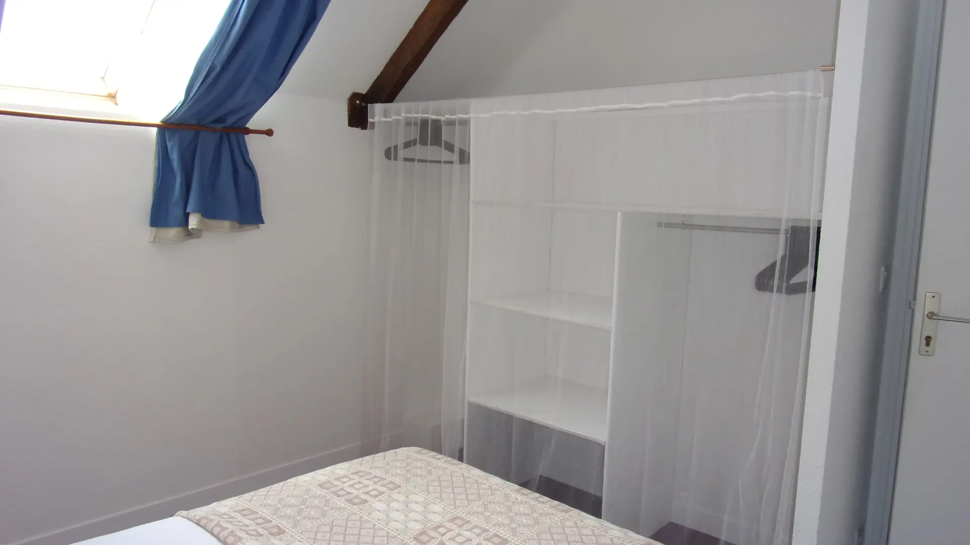 Location - Le Cellier - Plerguer -Chambre 2 - dressing