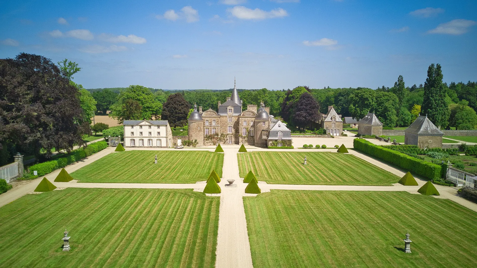 Château et Parc zoologique de la Bourbansais - Pleugueneuc