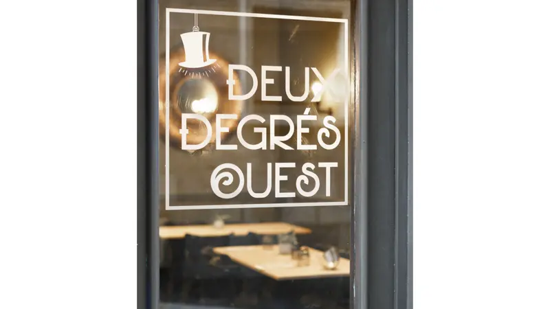 Deux Degrés Ouest - vitrine + nom Saint Malo