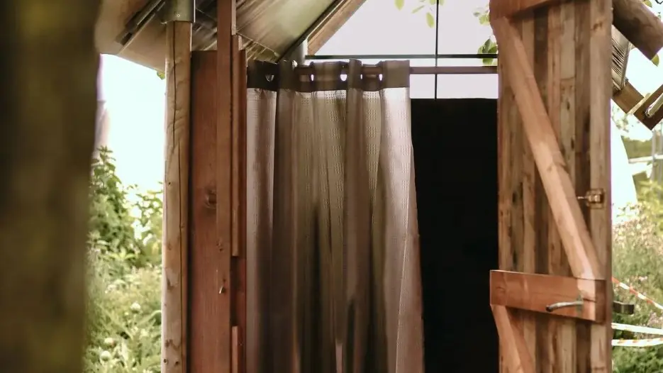 Douches-Eco-lodge-Les-Jardins-des-Coccinelles