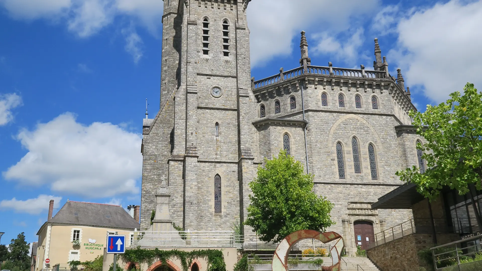 Eglise St Pierre Châteaubourg - ©Mairie de Châteaubourg (2)