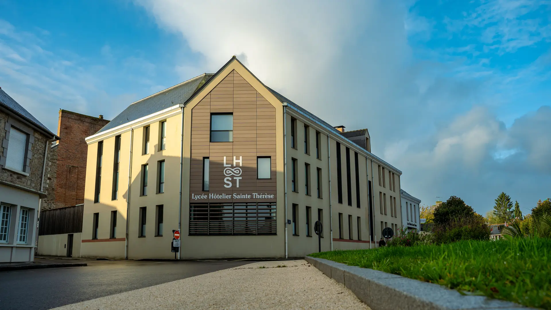 Extérieur - Lycée hôtelier Sainte-Thérèse
