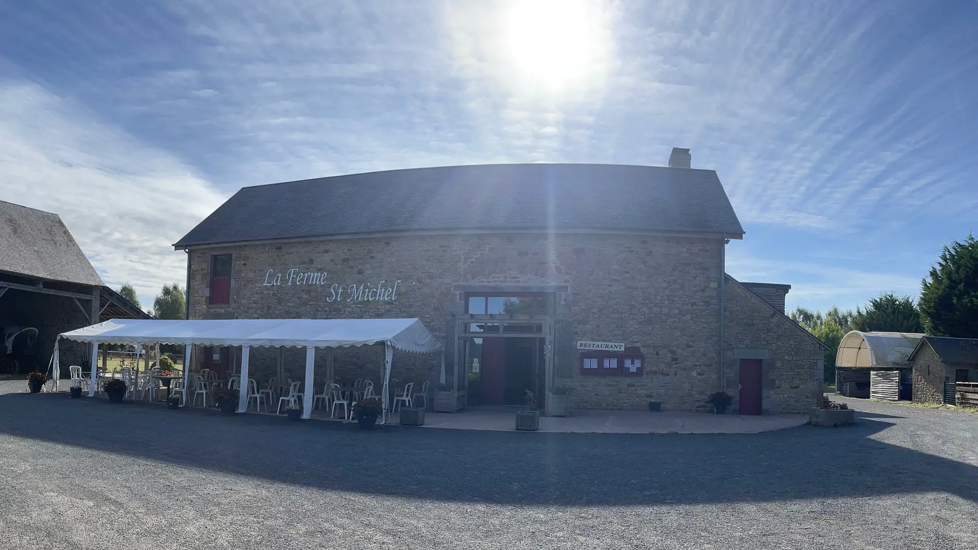 Vue extérieure La Ferme Saint-Michel