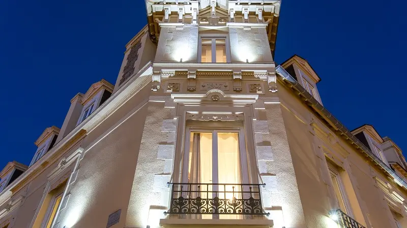 Facade-hotel-Les-Alizes-Dinard-photo brochure