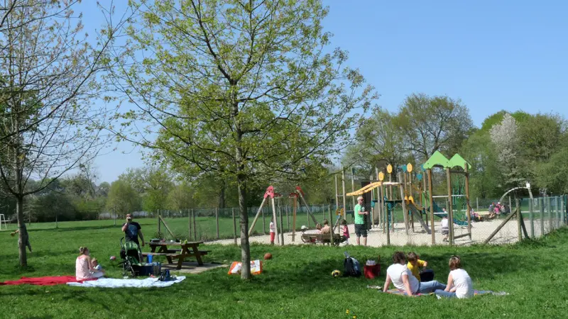 Camping du Vieux Châtel à Combourg