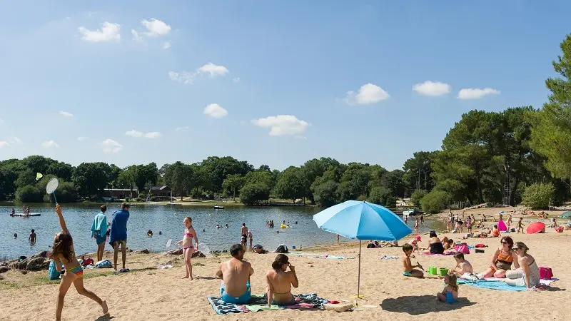 Plage du lac de Tremelin