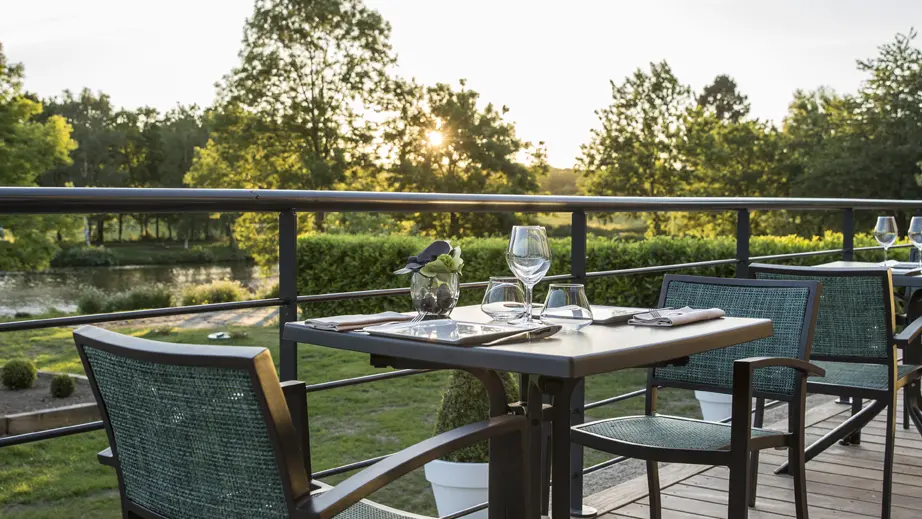 JARDIN ABBAYE - terrasse restaurant - LE TRONCHET