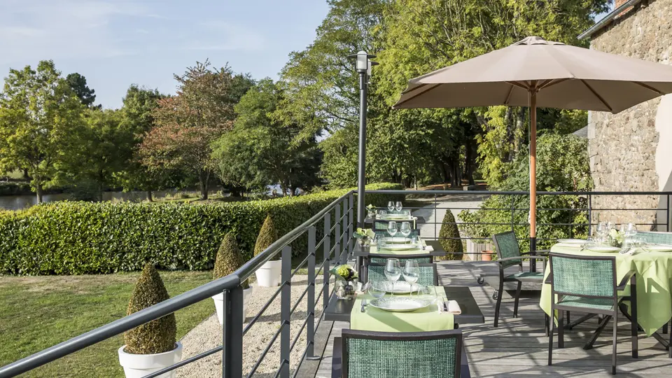 JARDIN ABBAYE - terrasse restaurant 2- LE TRONCHET