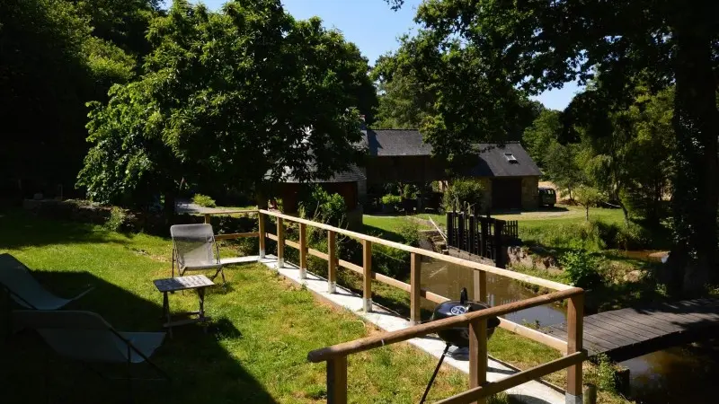 Jardin et rivière
