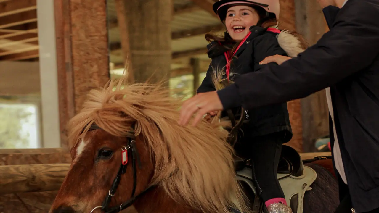 Jeux à poney avec Razmotte - Ecurie de la Ville Morin Plerguer