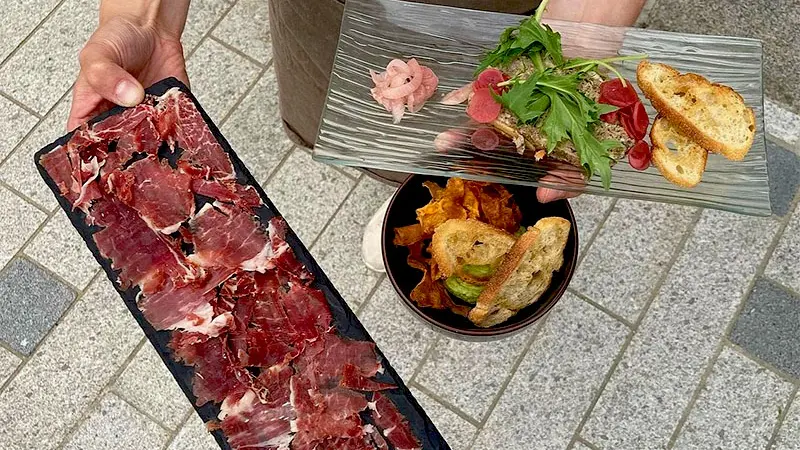 KDM-tapas