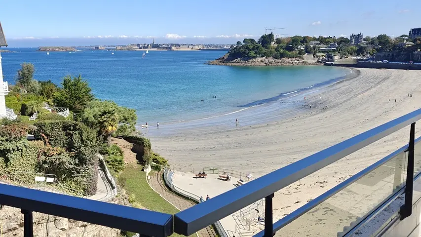 LE CRYSTAL PHOTO BROCHURE