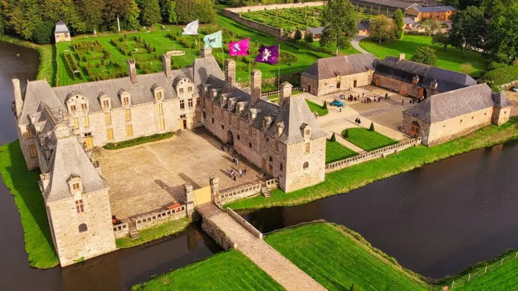 La Nouvelle école des sorciers au chateau Rocher Portail