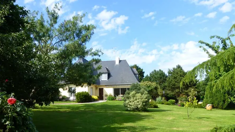 Le-Clos-du-Pont-Martin-Coupliere-Daniel-Saint-Briac-facade-et-parc-2