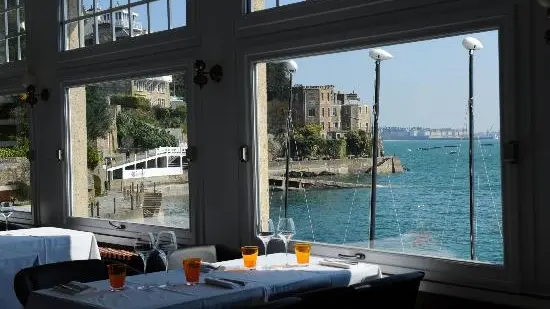 Le-Yacht-Dinard-vue-bateaux