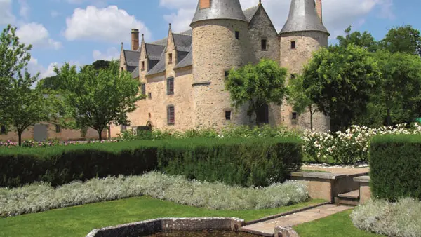 Le Bois Orcan : château des XIVe et Xve siècles, Jardin médiéval et L'Athanor, Musée et Parc de sculpture d'Etienne Martin