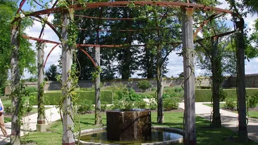 Le Bois Orcan : château des XIVe et Xve siècles, Jardin médiéval et L'Athanor, Musée et Parc de sculpture d'Etienne Martin