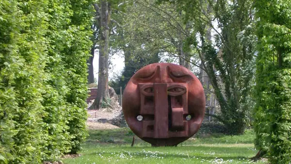 Le Bois Orcan : château des XIVe et Xve siècles, Jardin médiéval et L'Athanor, Musée et Parc de sculpture d'Etienne Martin