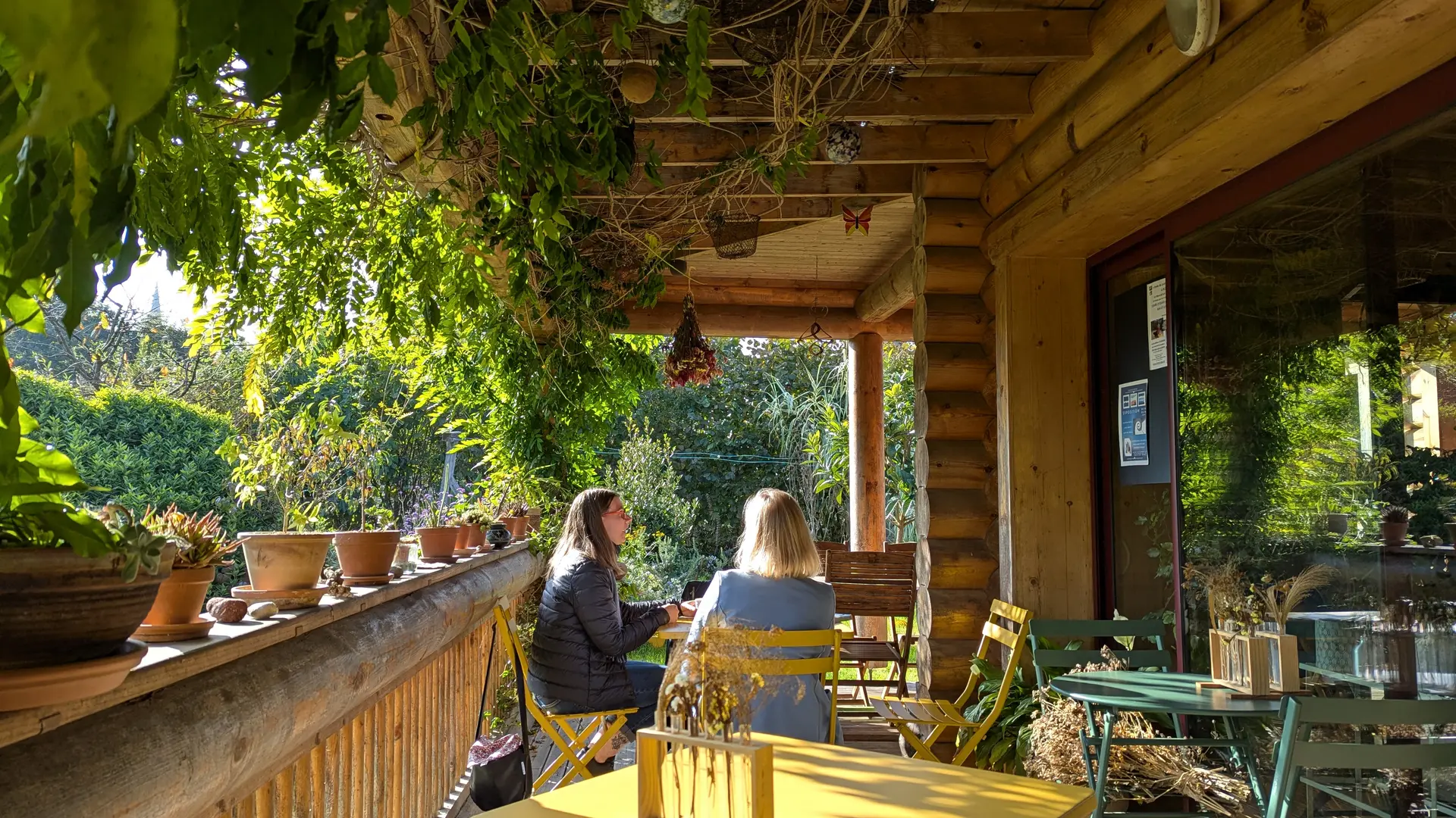 L'assiette dans le jardin