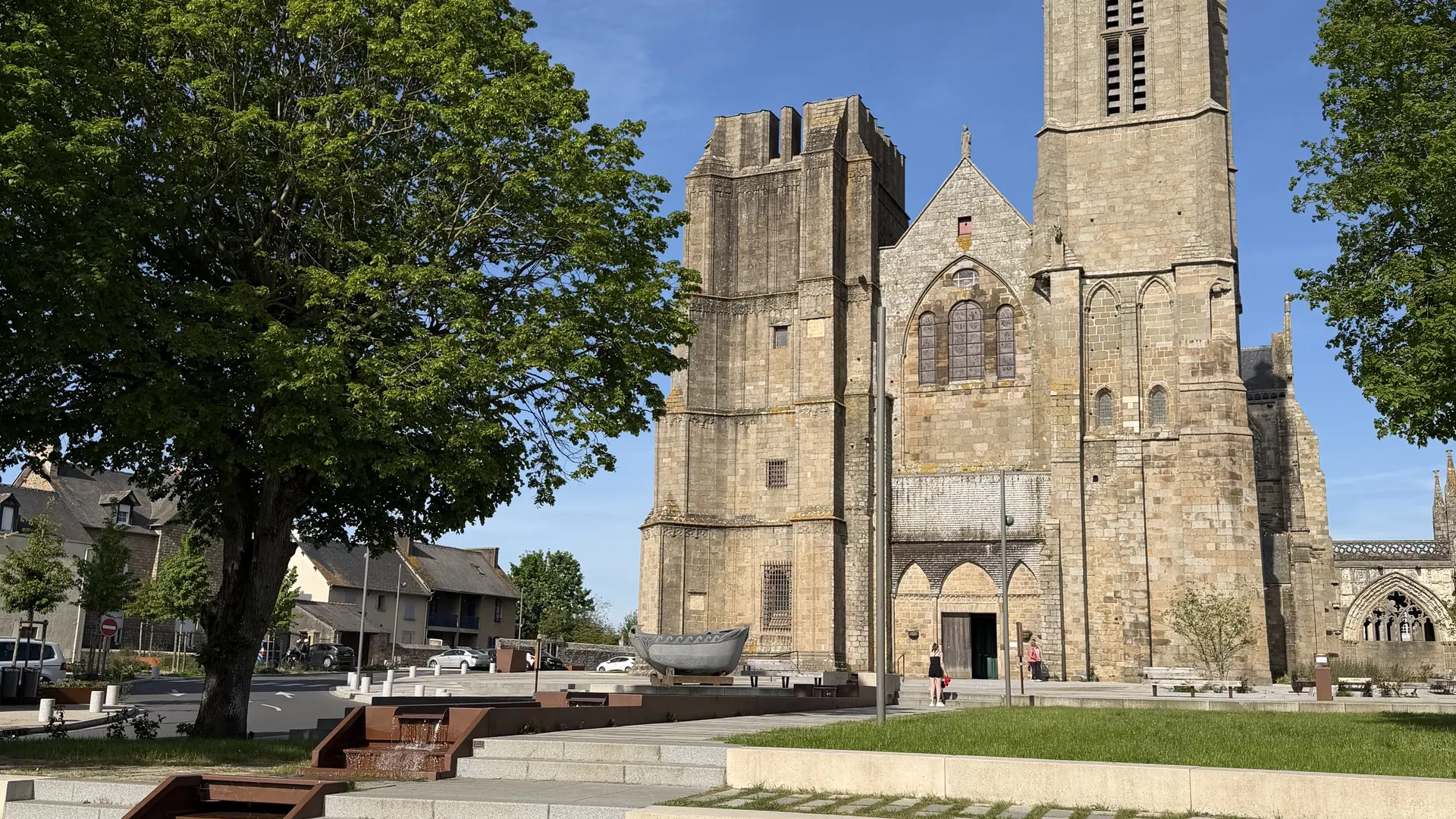 Parvis Cathédrale DOL