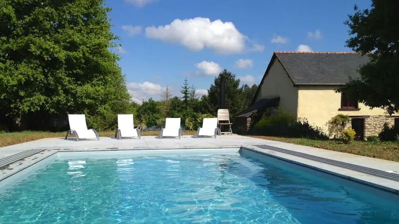 Piscine du logis étang de l'Aune à Iffendic (c)forêt-broceliande