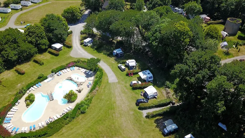 Piscine et moulin