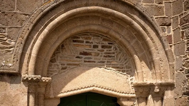 Porte-des-femmes---Eglise-d-Antrain---Sten-Duparc