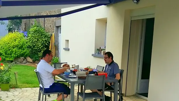 Chambres d'hôtes La Pinderie-petit déjeuner-Bazouges