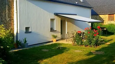 Chambres d'hôtes La Pinderie-petit déjeuner-Bazouges