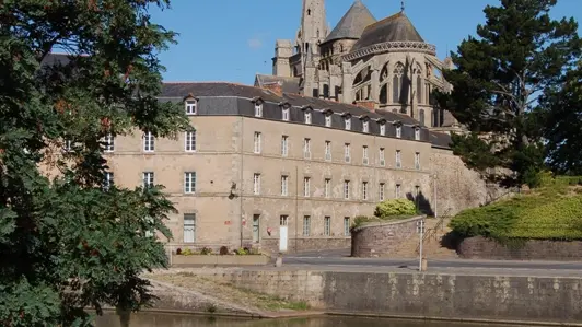 Vue de l'abbaye St Sauveur et de la Vilaine - Redon