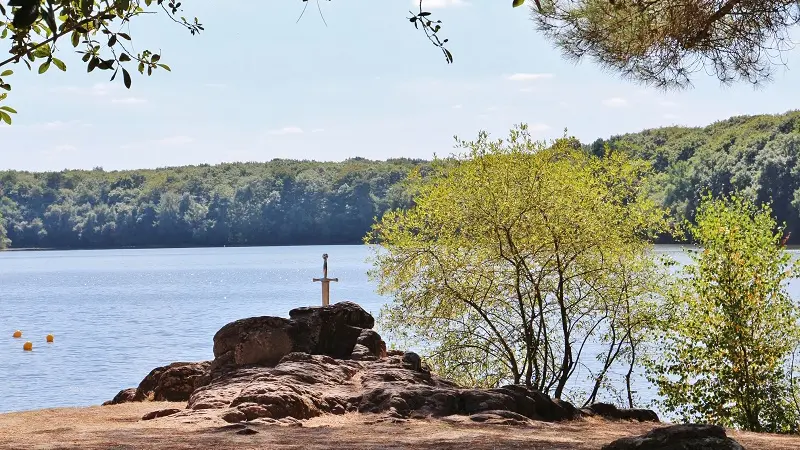 Excalibur au lac de Trémelin